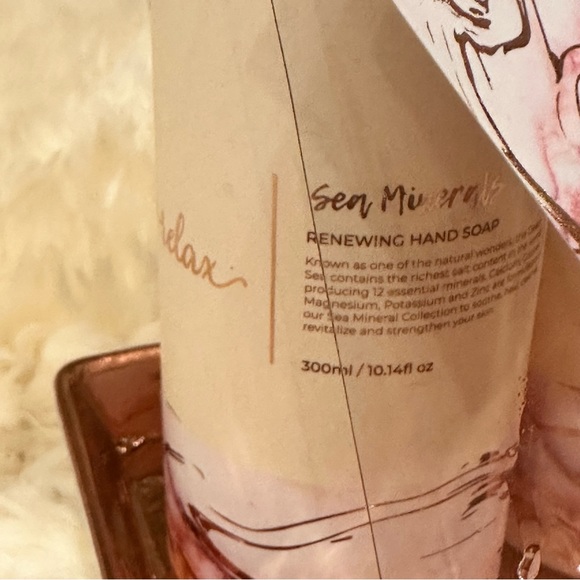 Sea Minerals Renewing Hand Lotion & Hand Soap Set with ceramic holder dish - Picture 9 of 12